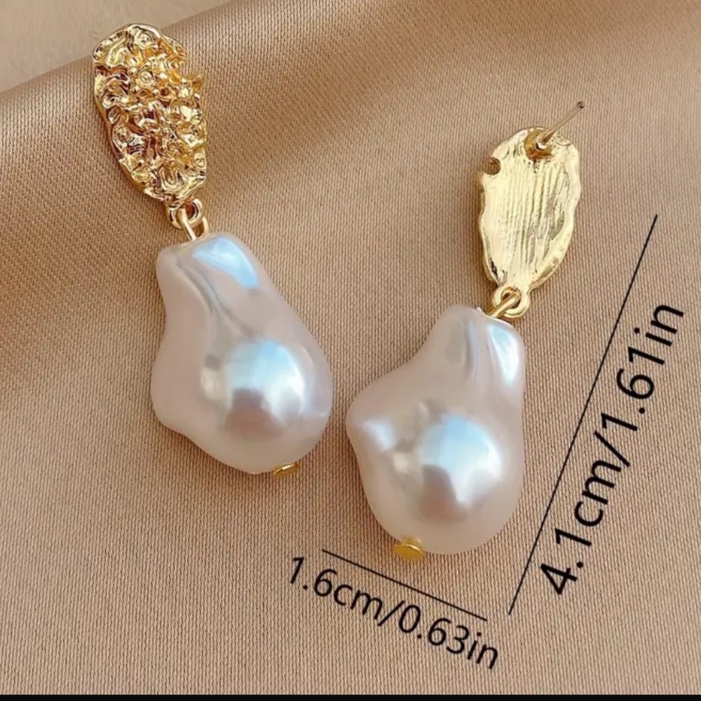 Unique Pleated Geometric Irregular Faux Pearl Earrings with Golden-Tone … - Picture 2 of 3